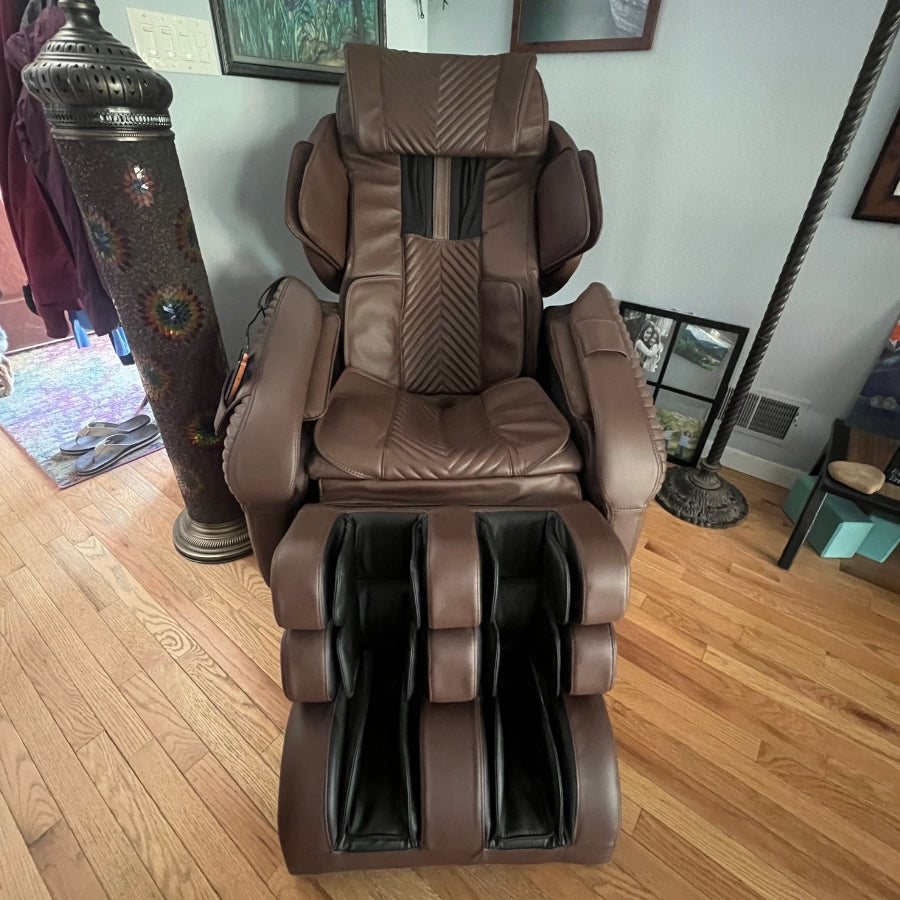 Luraco i9 Max Special Edition Massage Chair - Open Box - Front View
